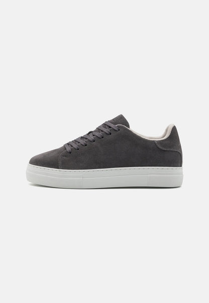 Sneakers in nubuck leather